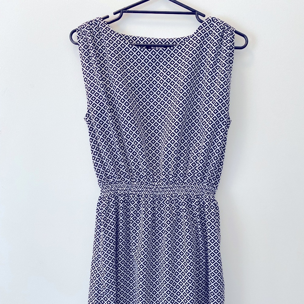 Sleeveless Black and White Dress - Picture 2 of 5